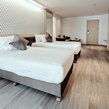 Three Sukhumvit Hotel - Sha Plus Certified Bangkok Exterior foto