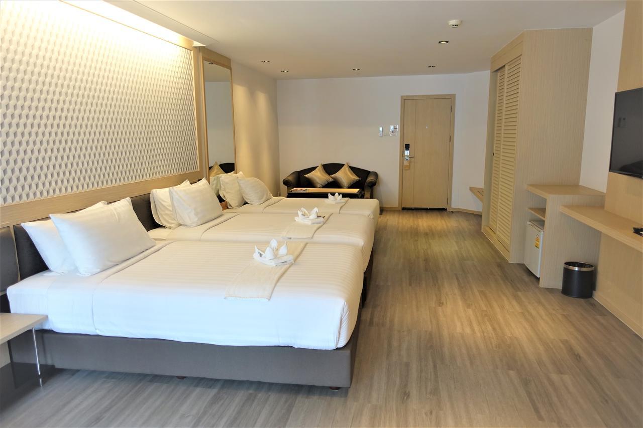 Three Sukhumvit Hotel - Sha Plus Certified Bangkok Exterior foto