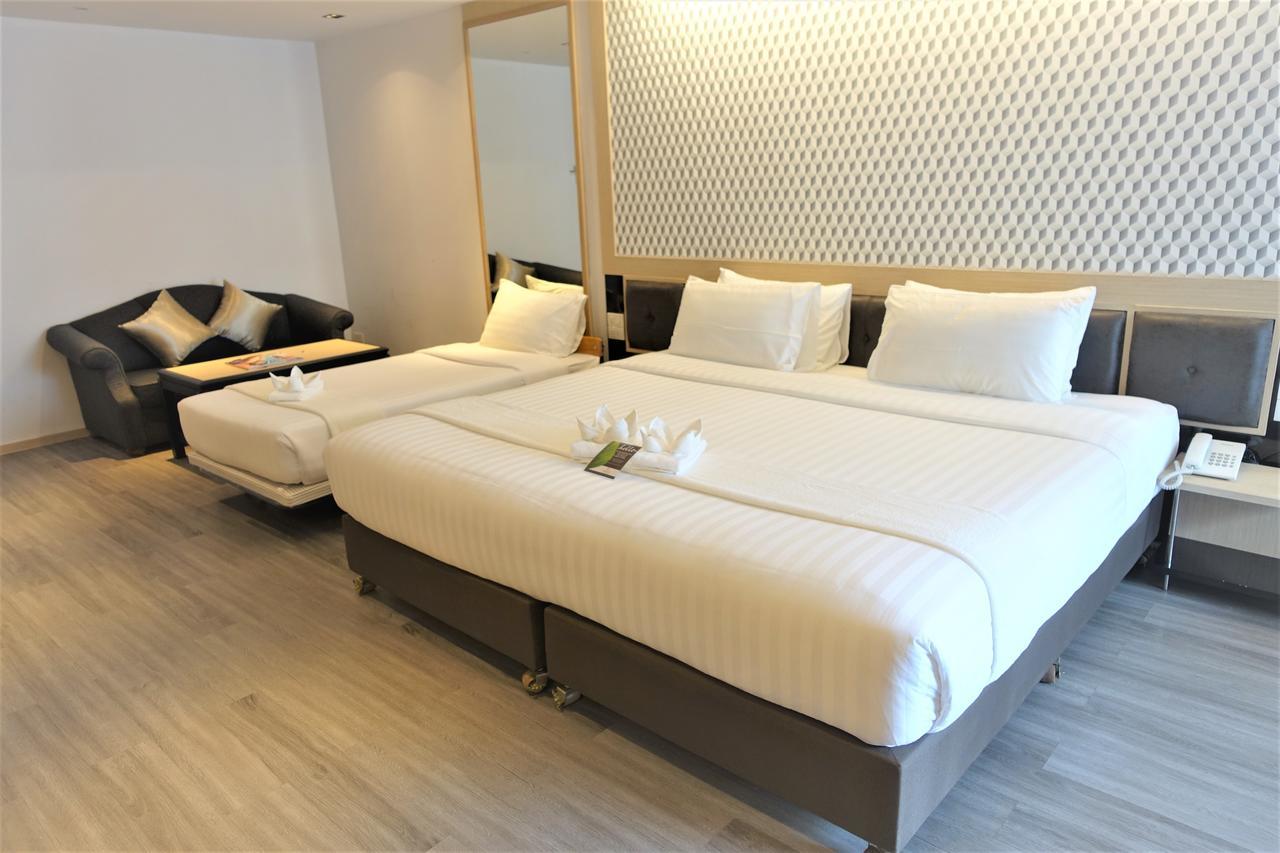 Three Sukhumvit Hotel - Sha Plus Certified Bangkok Exterior foto