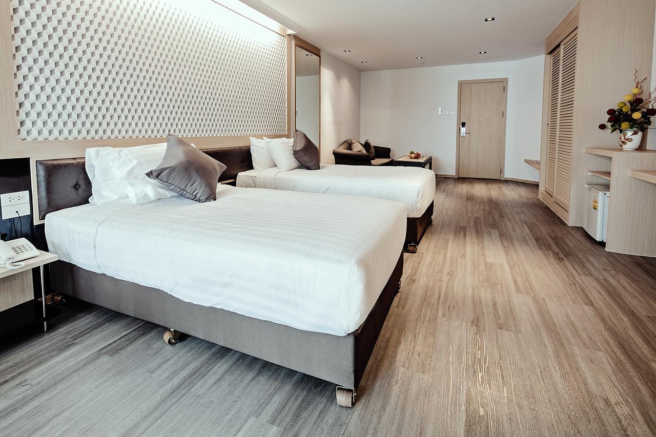 Three Sukhumvit Hotel - Sha Plus Certified Bangkok Exterior foto