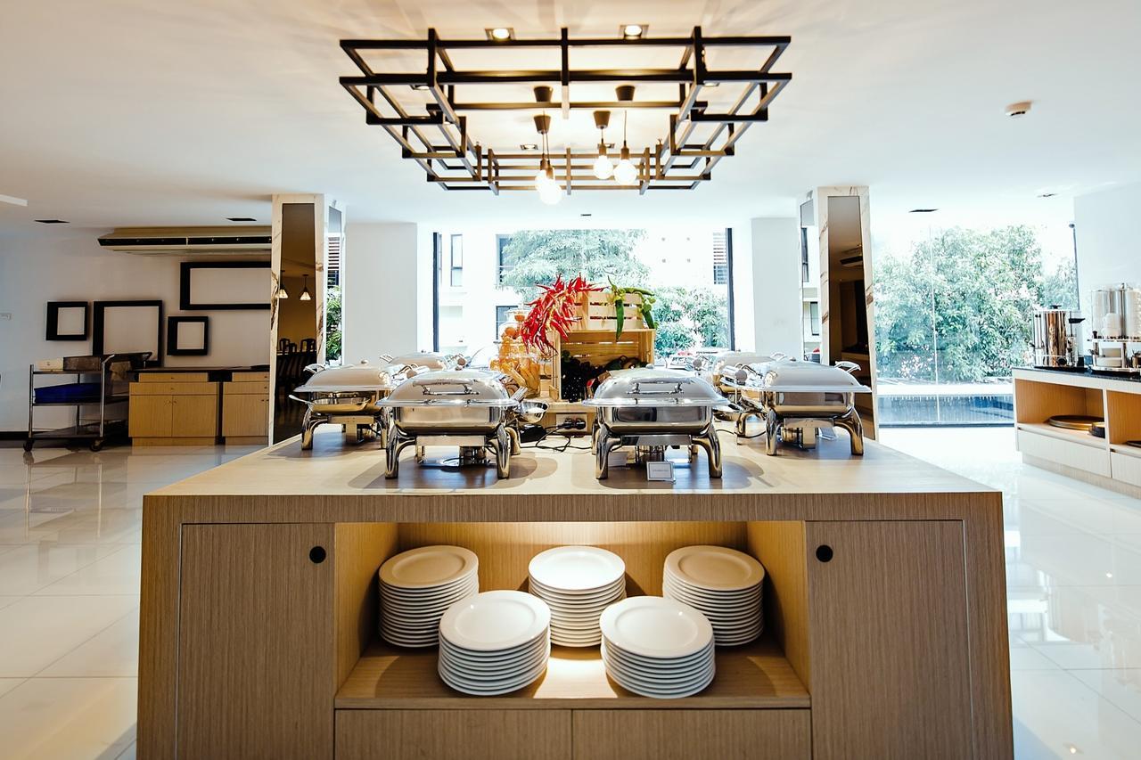 Three Sukhumvit Hotel - Sha Plus Certified Bangkok Exterior foto